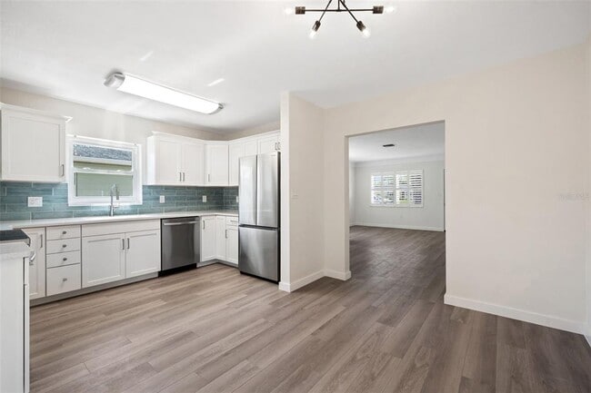 Building Photo - 662 Villa Grande Ave S