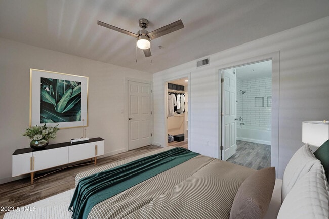 Building Photo - 9990 N Scottsdale Rd