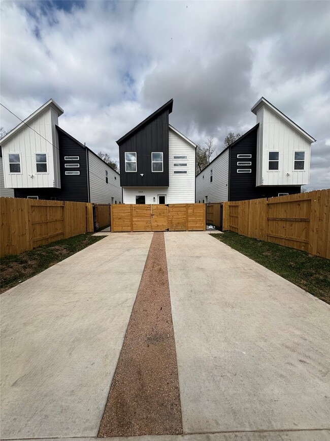 Building Photo - 1464 Ferguson Way