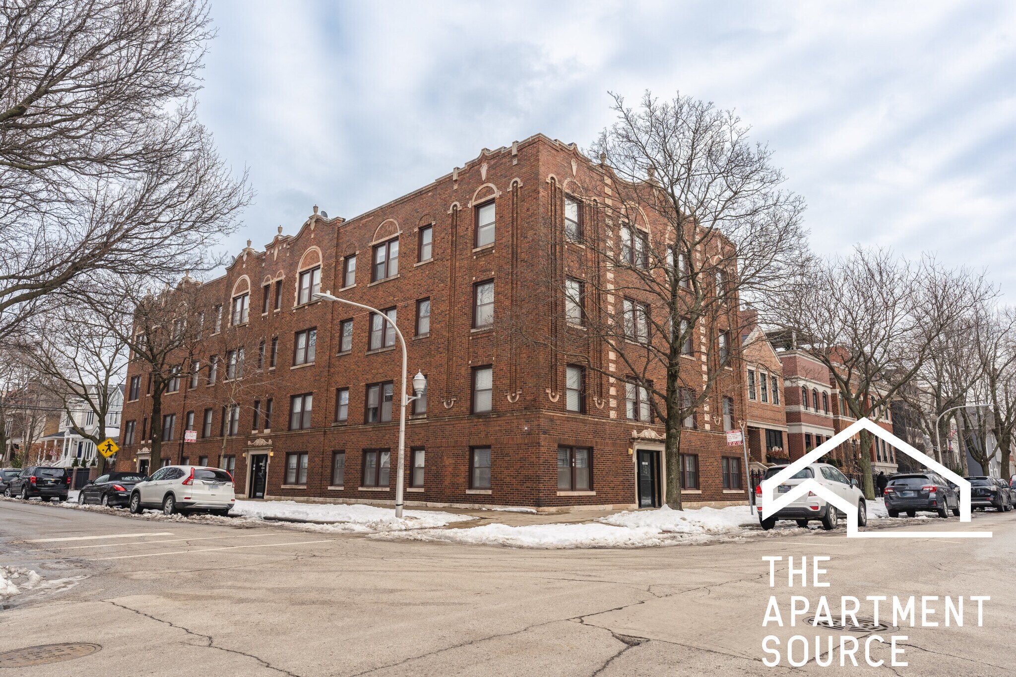 Building Photo - 3325 N Lakewood Ave