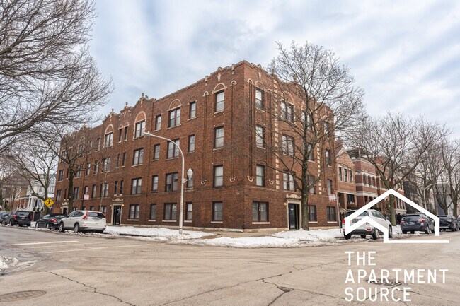 Building Photo - 3325 N Lakewood Ave