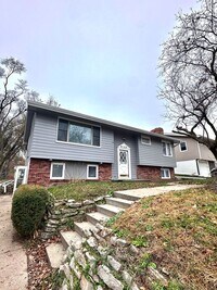 Building Photo - ? Beautifully Updated Home in Hummingbird Hill ?