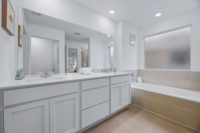 Building Photo - 591 Sormonne Lp