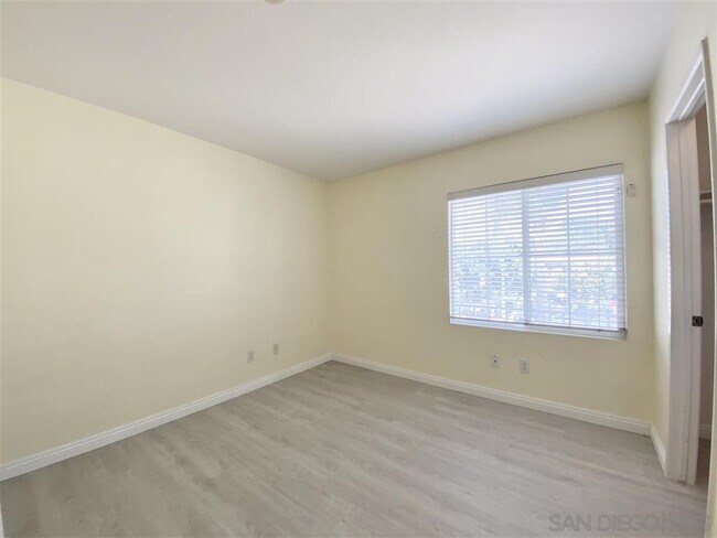 Building Photo - 11577 Compass Point Dr N