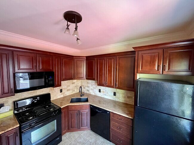 Building Photo - 786 McKinley Pkwy
