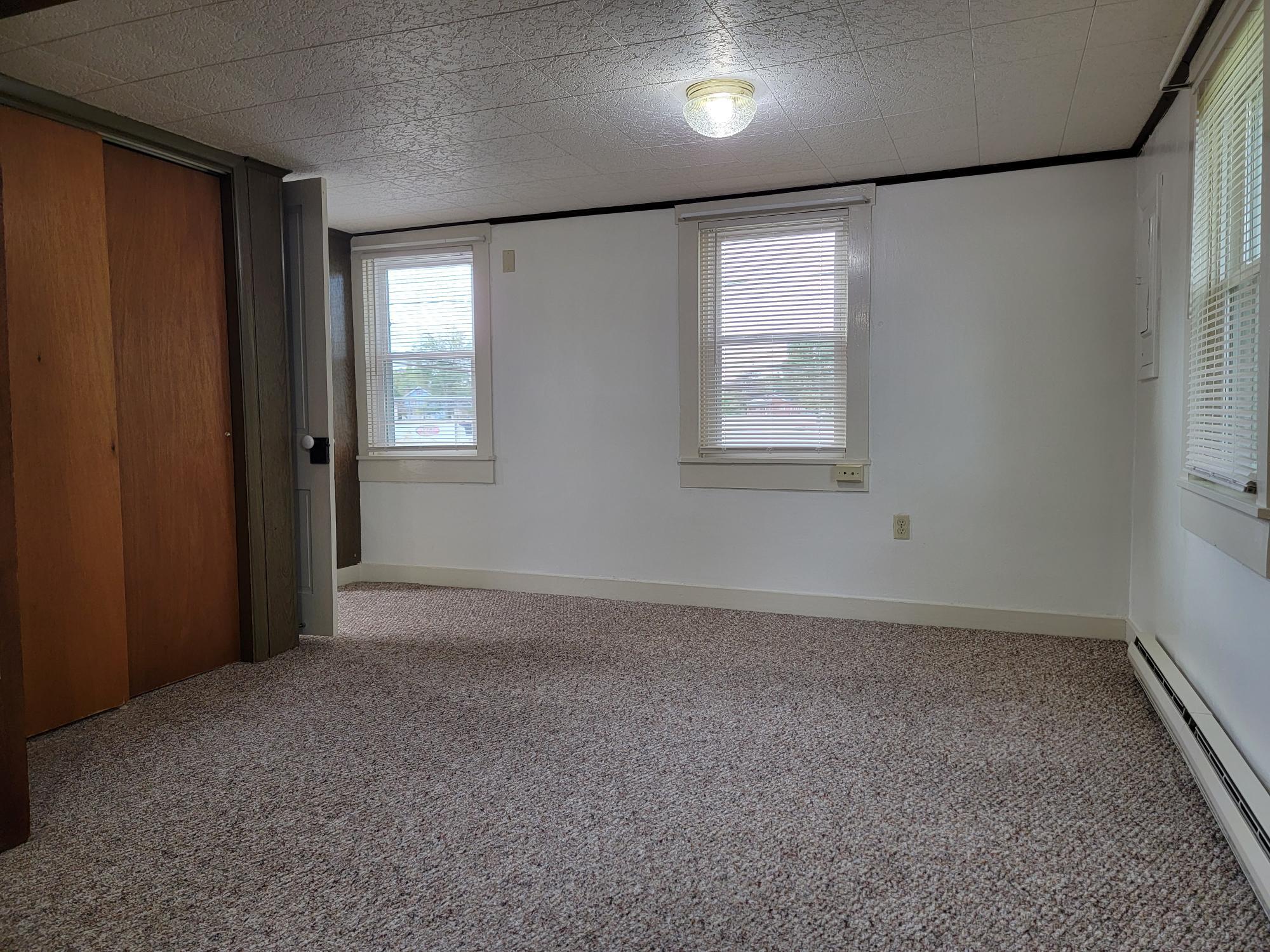 Building Photo - 611 Square St
