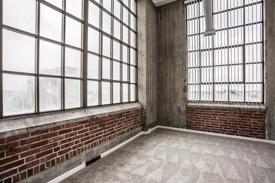 Building Photo - 611 N Park Ave