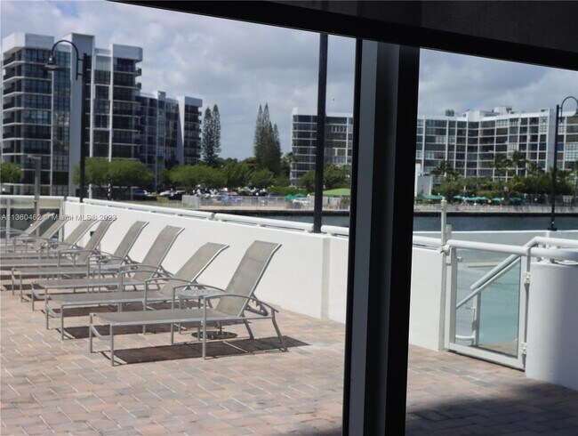 Building Photo - 3000 S Ocean Dr