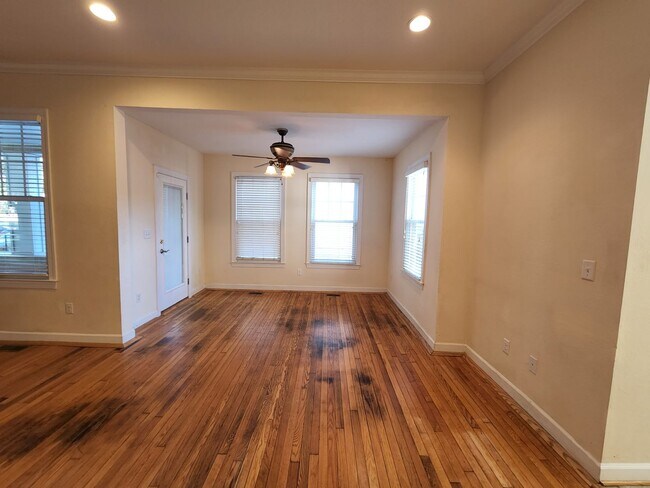 Building Photo - AVAILABLE for showing NOW for ODU FALL SEMESTER 2026!  5-Bedroom near ODU, Military Bases, Hospit...