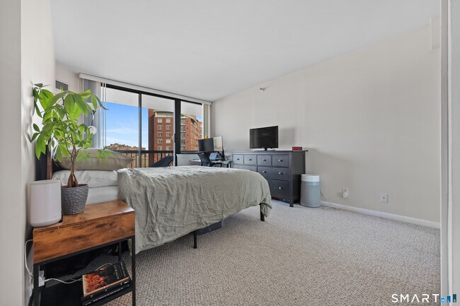 Building Photo - 25 Forest St