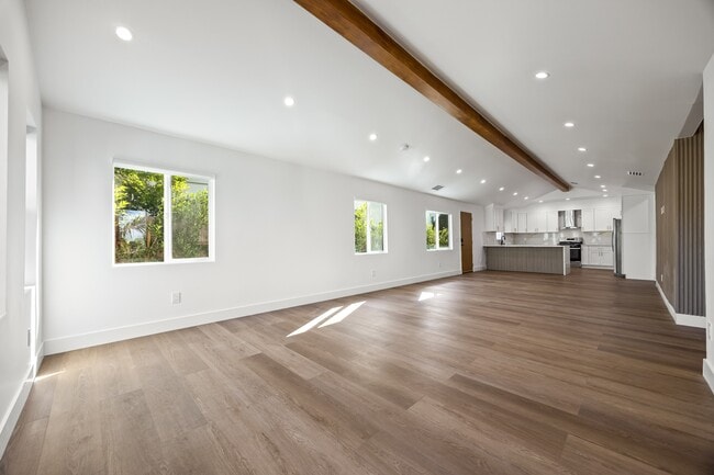 Building Photo - 212 W 64th St