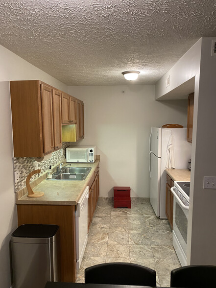 Building Photo - 3021 Birch Row Dr