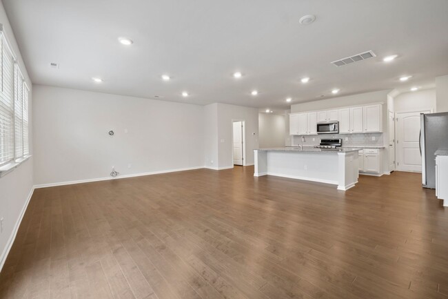 Building Photo - Like Brand New Luxury Townhome in Matthews!