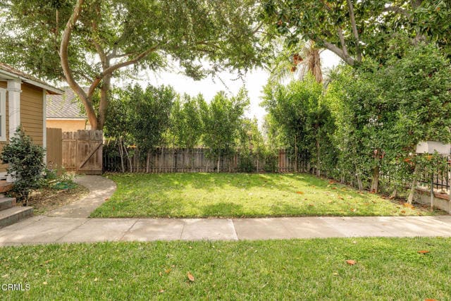 Building Photo - 900 N El Molino Ave