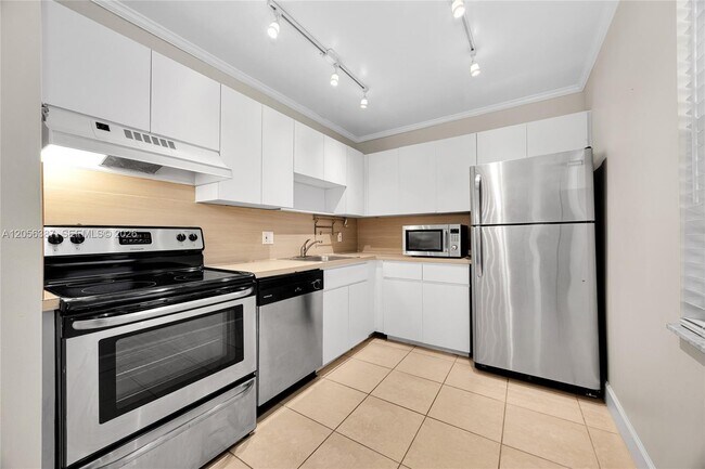 Building Photo - 8261 SW 128th St