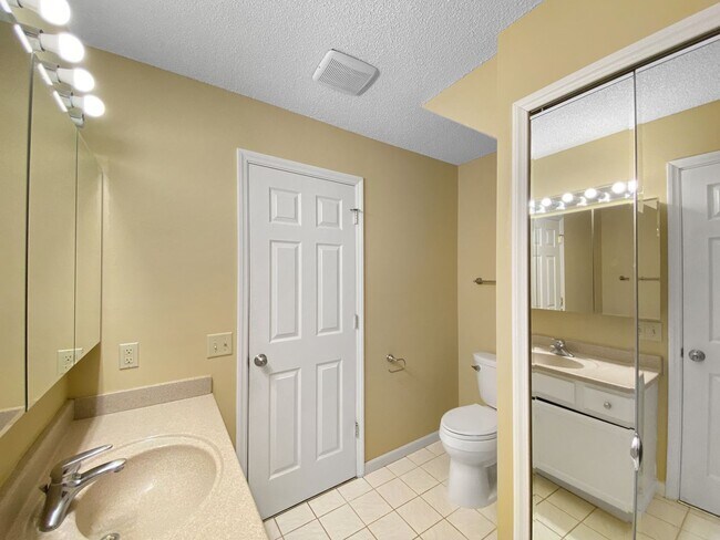 Building Photo - 15630 26th Ave N