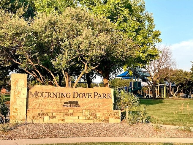 Building Photo - 11490 La Grange Dr