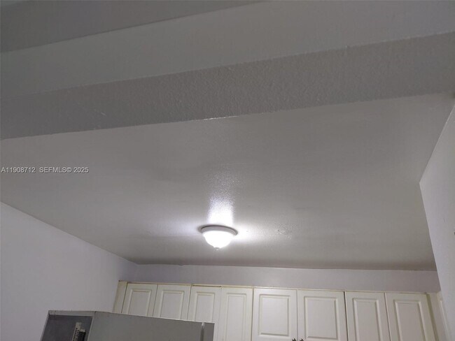 Building Photo - 5100 SW 41st St