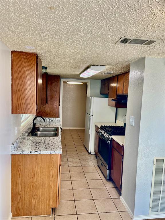 Building Photo - 6497 Hart Ln