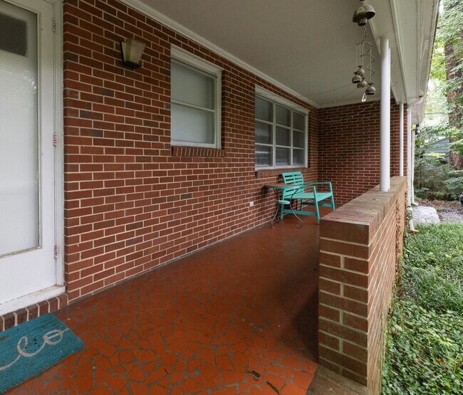 Building Photo - 1115 Woodburn Rd