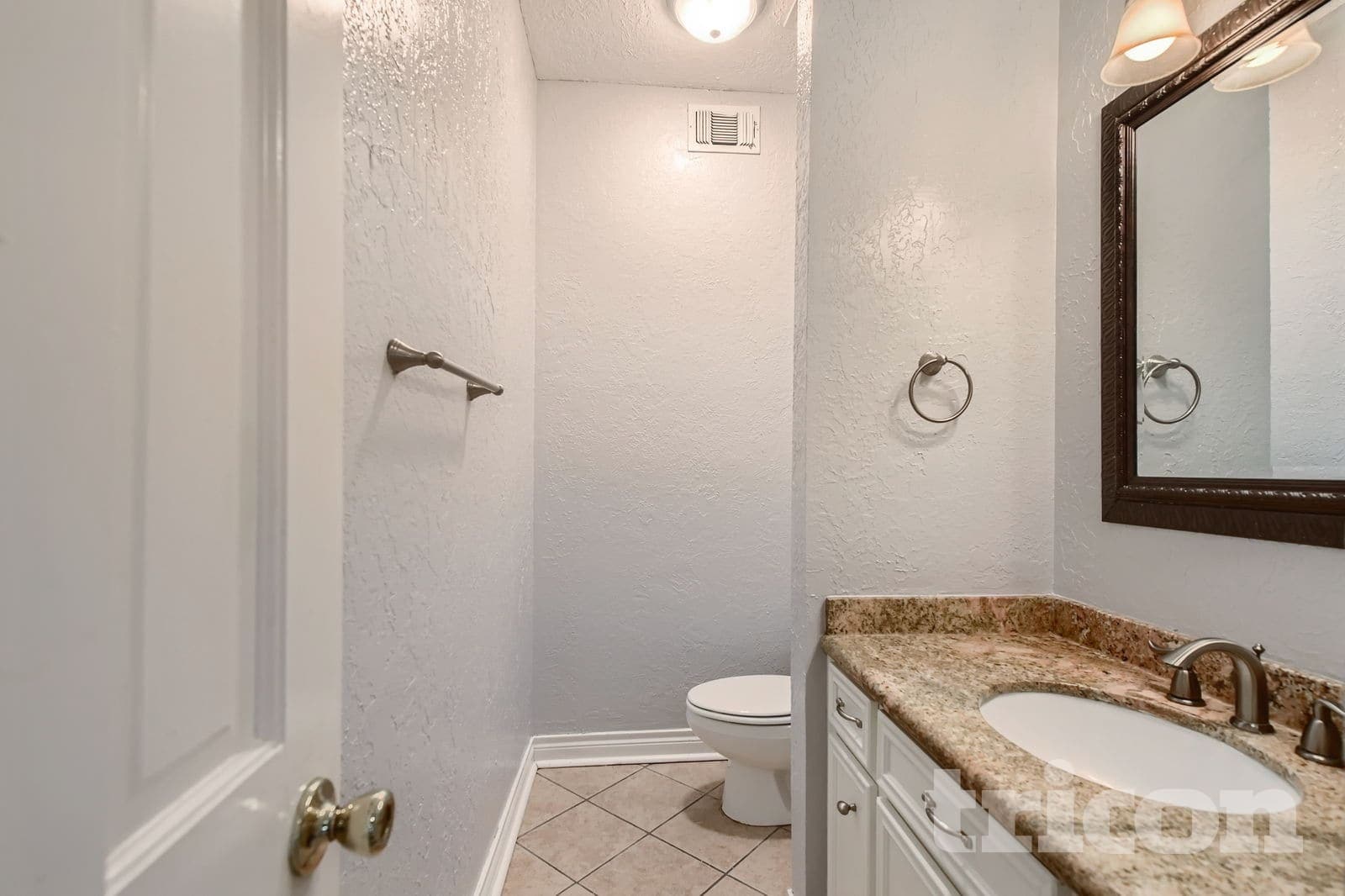 Building Photo - 8103 Oak Moss Dr