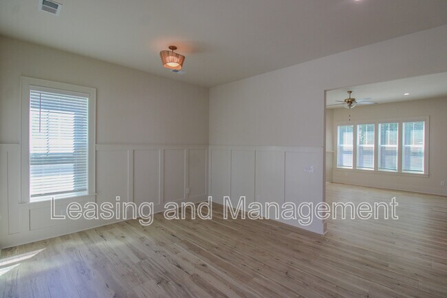 Building Photo - 3633 Happyland Blvd