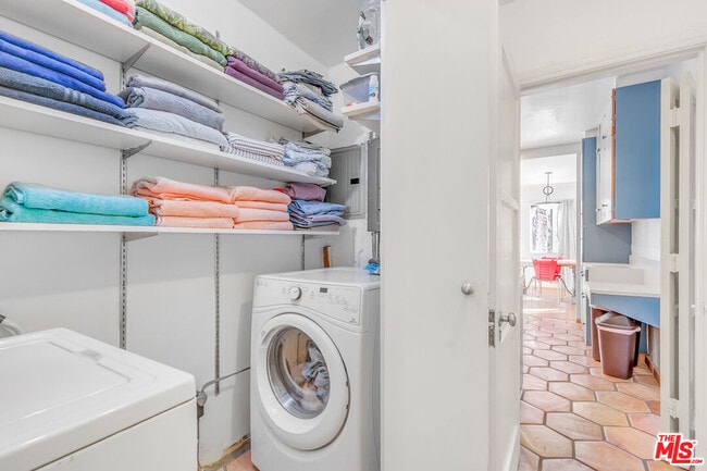 Building Photo - 1530 Valley View Rd