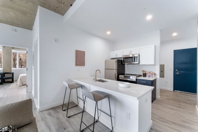 Building Photo - 10 Commerce Ct