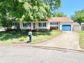 Building Photo - 802 Tiverton Pl