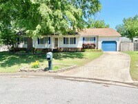 Building Photo - 802 Tiverton Pl