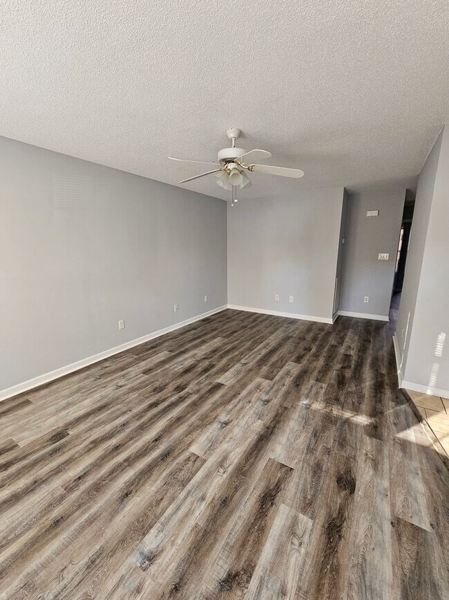Building Photo - 3 BR in High Point!