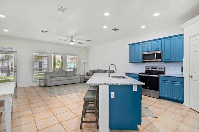 Building Photo - 14878 Granada Dr