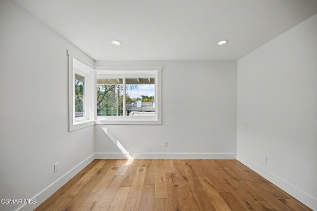 Building Photo - 1292 Brookview Ave