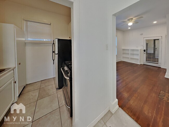 Building Photo - 4624 Junius St