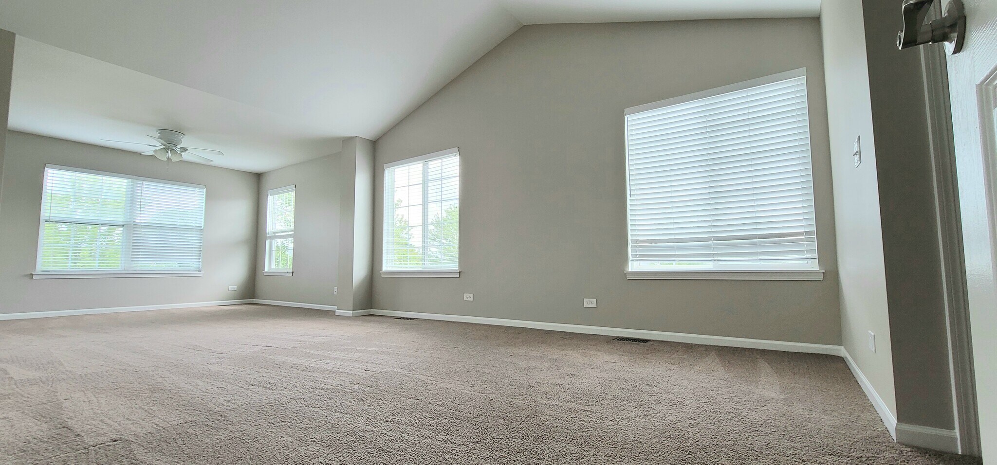 Building Photo - 12824 Meadow Ln