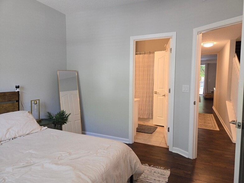 Building Photo - 2024 Alta Meadows Ln