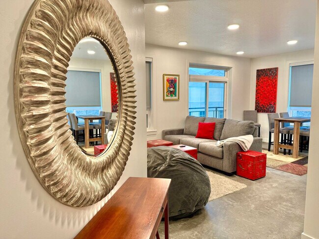 Building Photo - 385 S 400 E