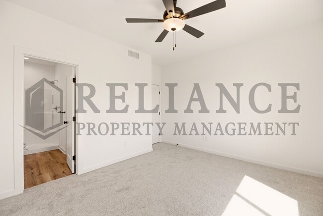 Building Photo - 5243 N Pinecrest Ct