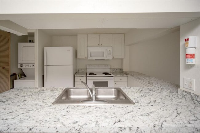 Building Photo - 811 Orchid Dr