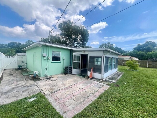 Building Photo - 6700 17th Ln N
