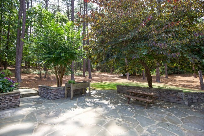 Building Photo - Stunning home in Weymouth Woods Southern P...