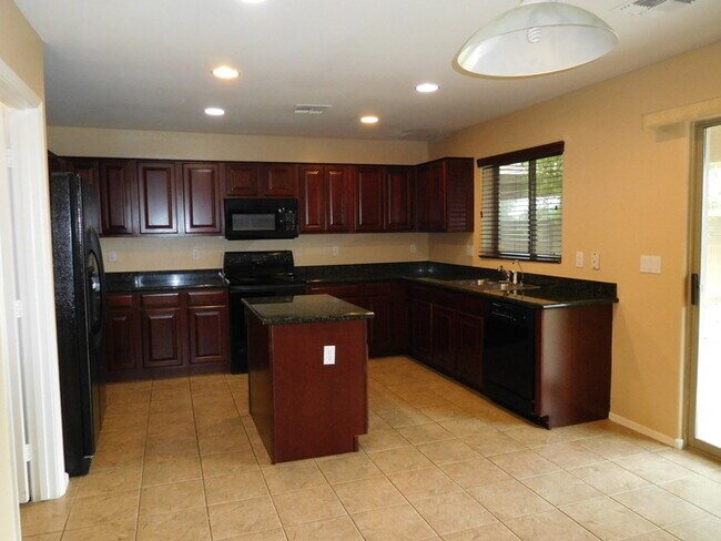 Building Photo - Huge 2700 SFT, Golf-view Community in Villages at Queen Creek!