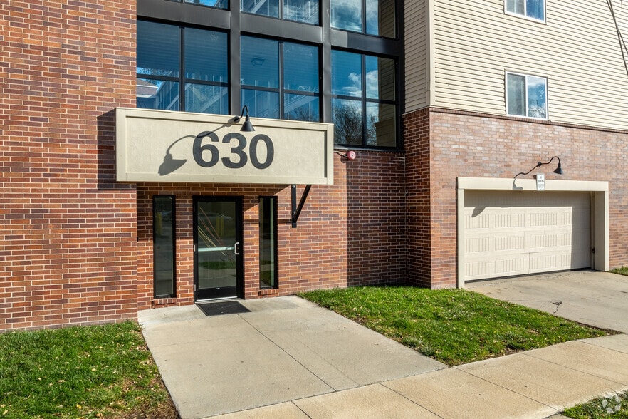 Entrance - 630 S Capitol