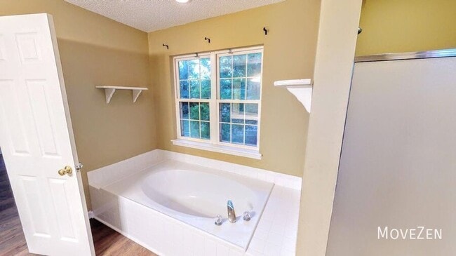 Building Photo - 8806 Healy Cir