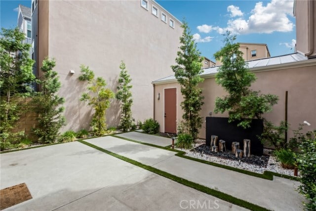 Building Photo - 783 Benchmark