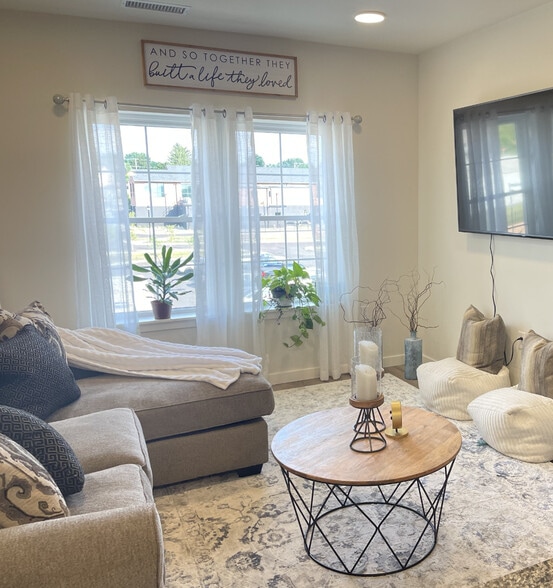 Building Photo - The Lofts at Town Center