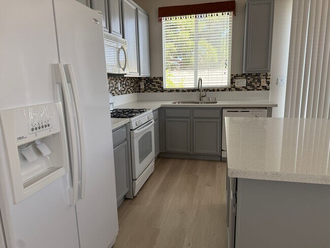 Building Photo - 3bd/2bath Single Story Home!