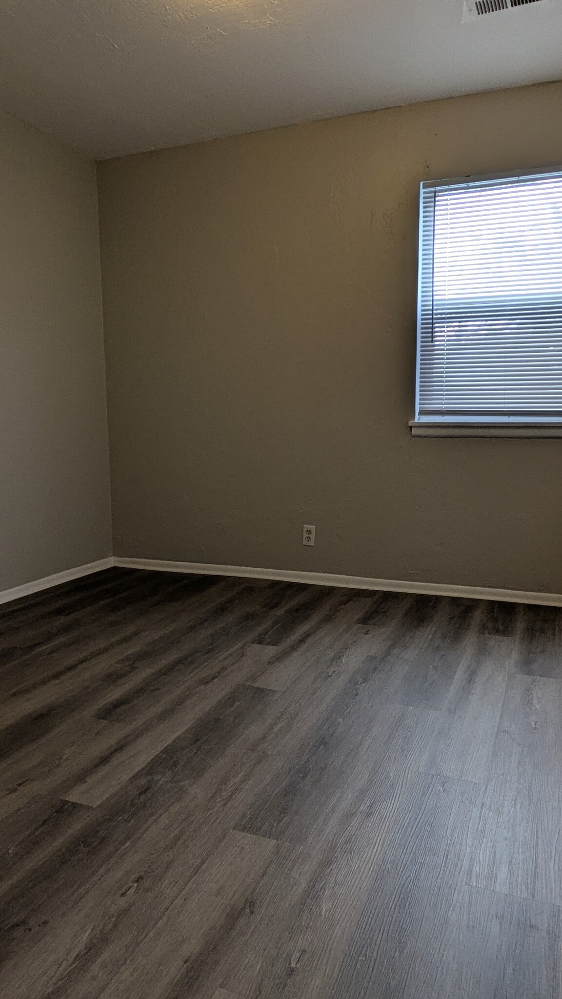 Building Photo - 956 S 1100 W