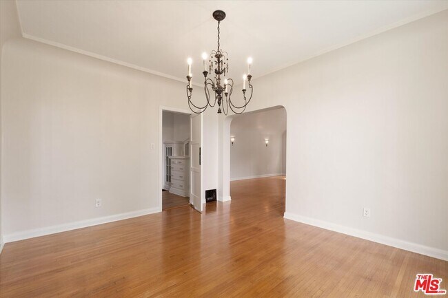 Building Photo - 2002 Kelton Ave