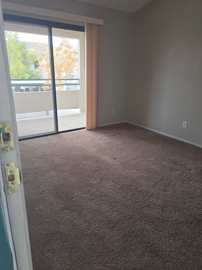 Building Photo - ***GREAT 1 BEDROOM/ 1 BATH CONDO ON SECOND...